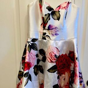 Size 9/10 Floral strapless dress